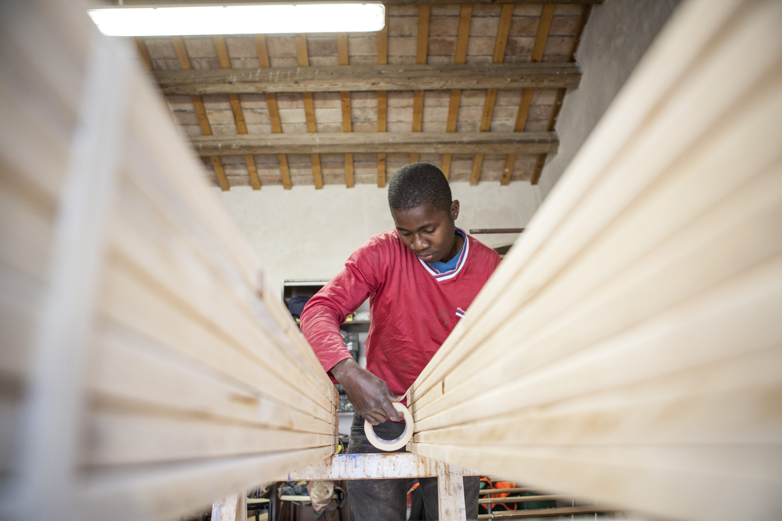 Un giovane immigrato al lavoro