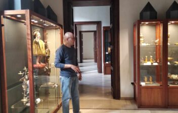 Don Michele Bellino illustra il Museo diocesano di Bari