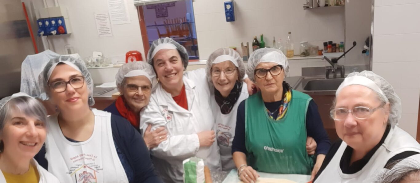 volontarie in cucina Casa degli Angeli Campobasso