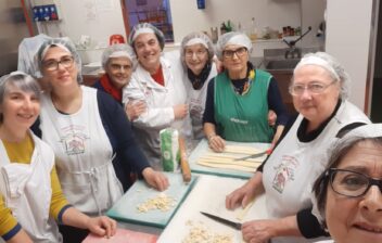 volontarie in cucina Casa degli Angeli Campobasso